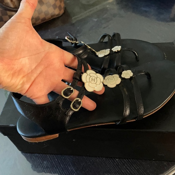 CHANEL Flat Sandals - Picture 4 of 8